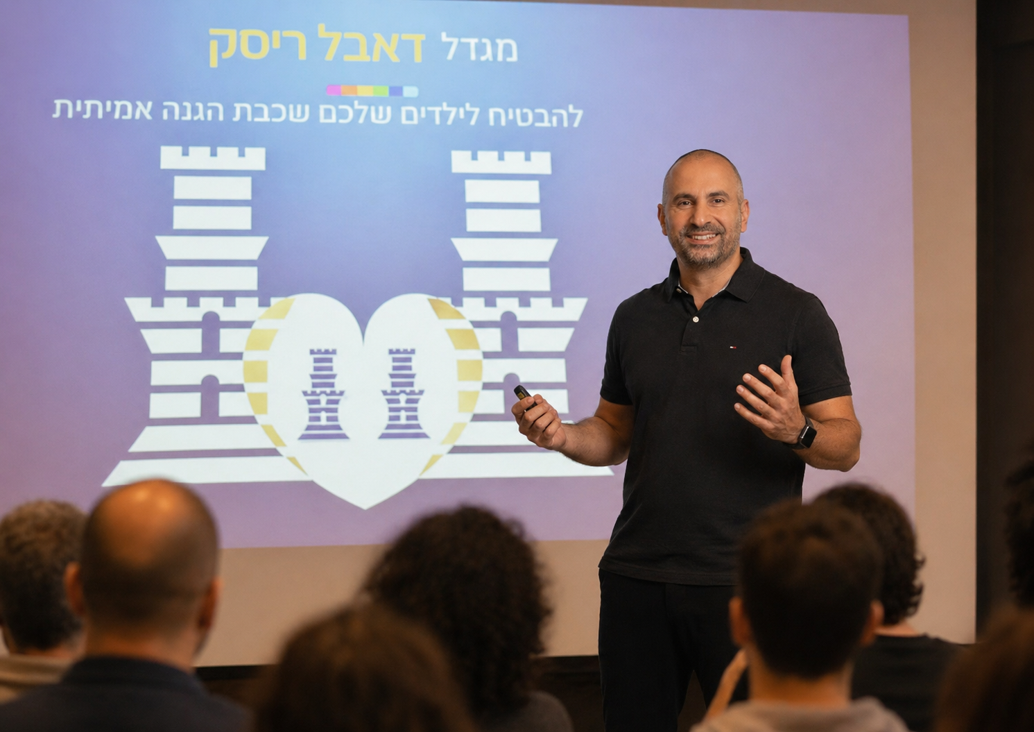 זיו הדר במהלך הדרכה מקצועית בפני קהל